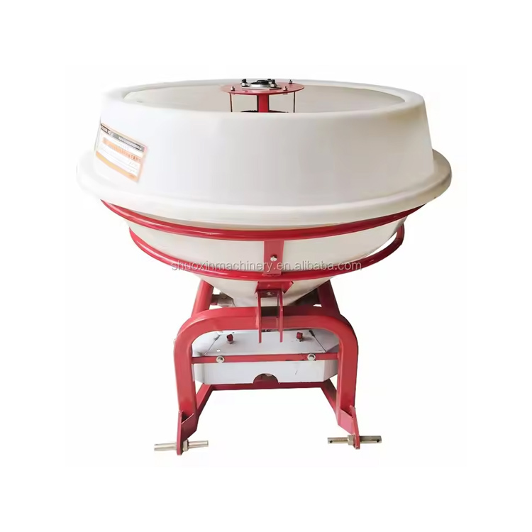 Применение пластиковых разбрасывателей удобрений в поле